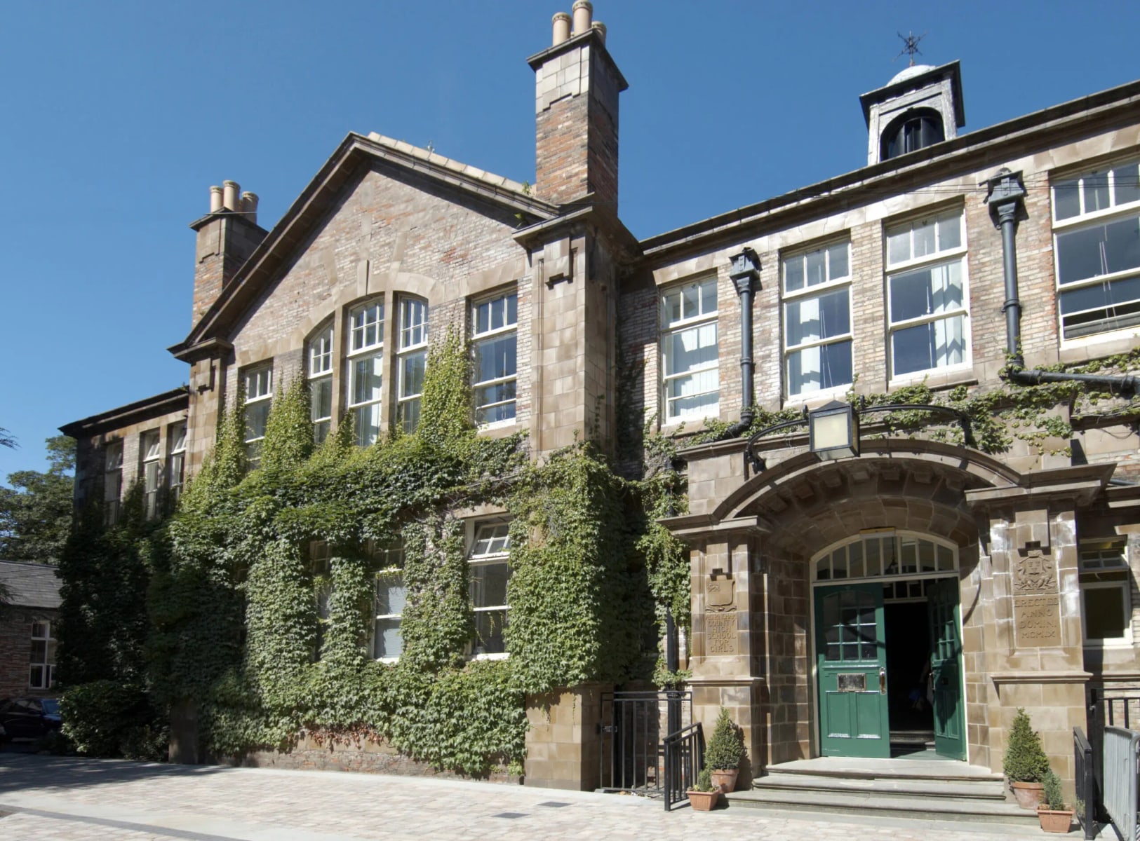 Altrincham Grammar School for Girls school building exterior