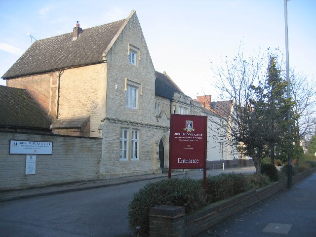 Exterior of Arnold Lodge School