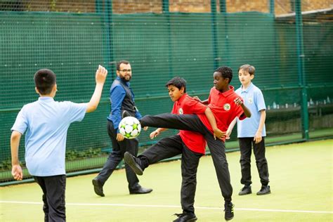 Brondesbury College London school image