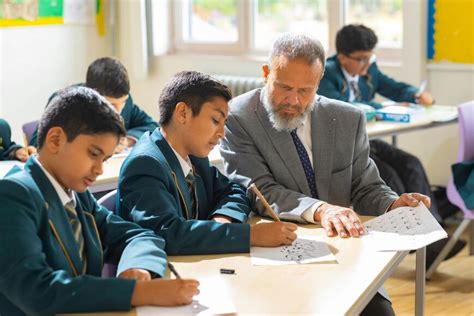 Brondesbury College London school image