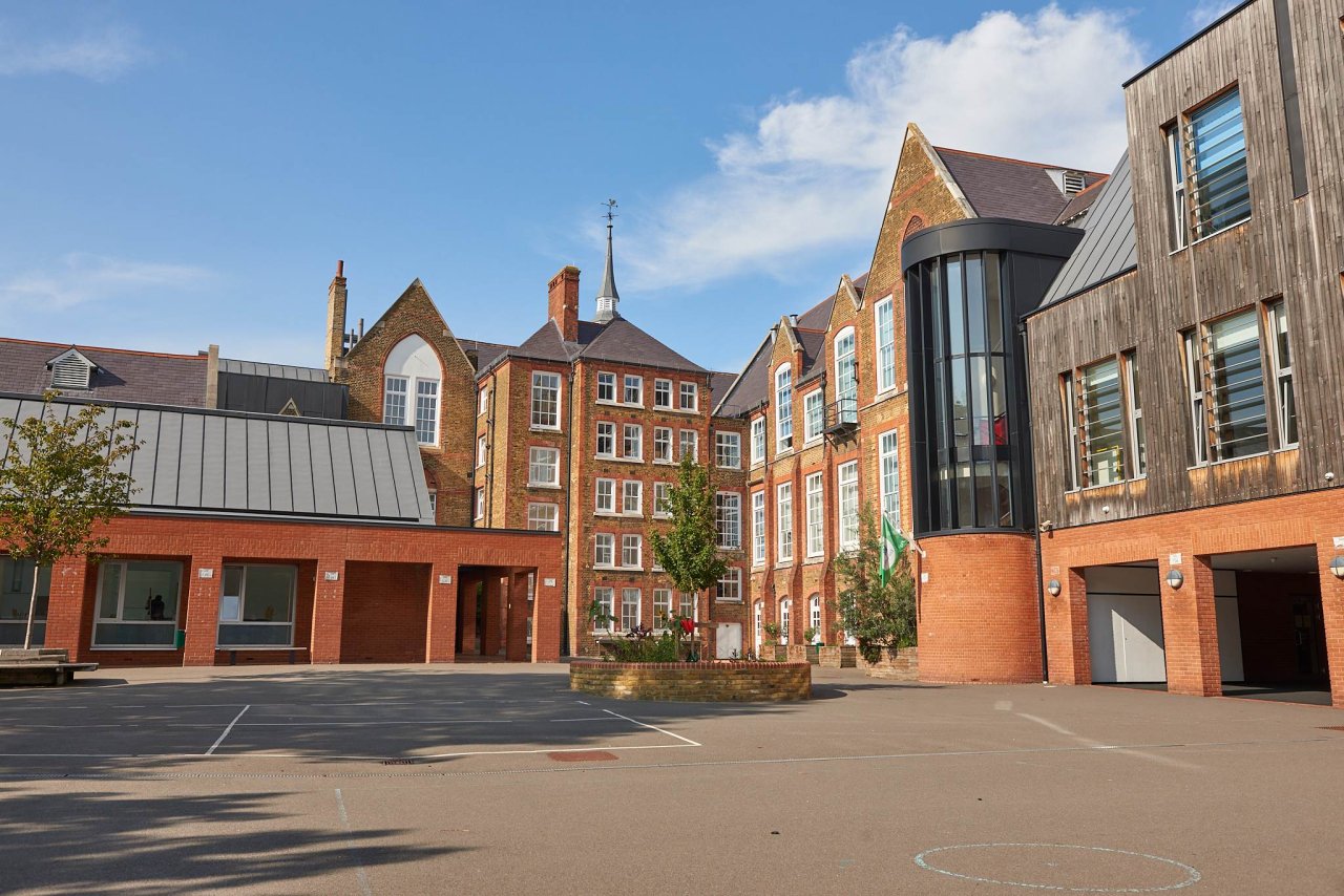 Exterior of College Francais Bilingue De Londres