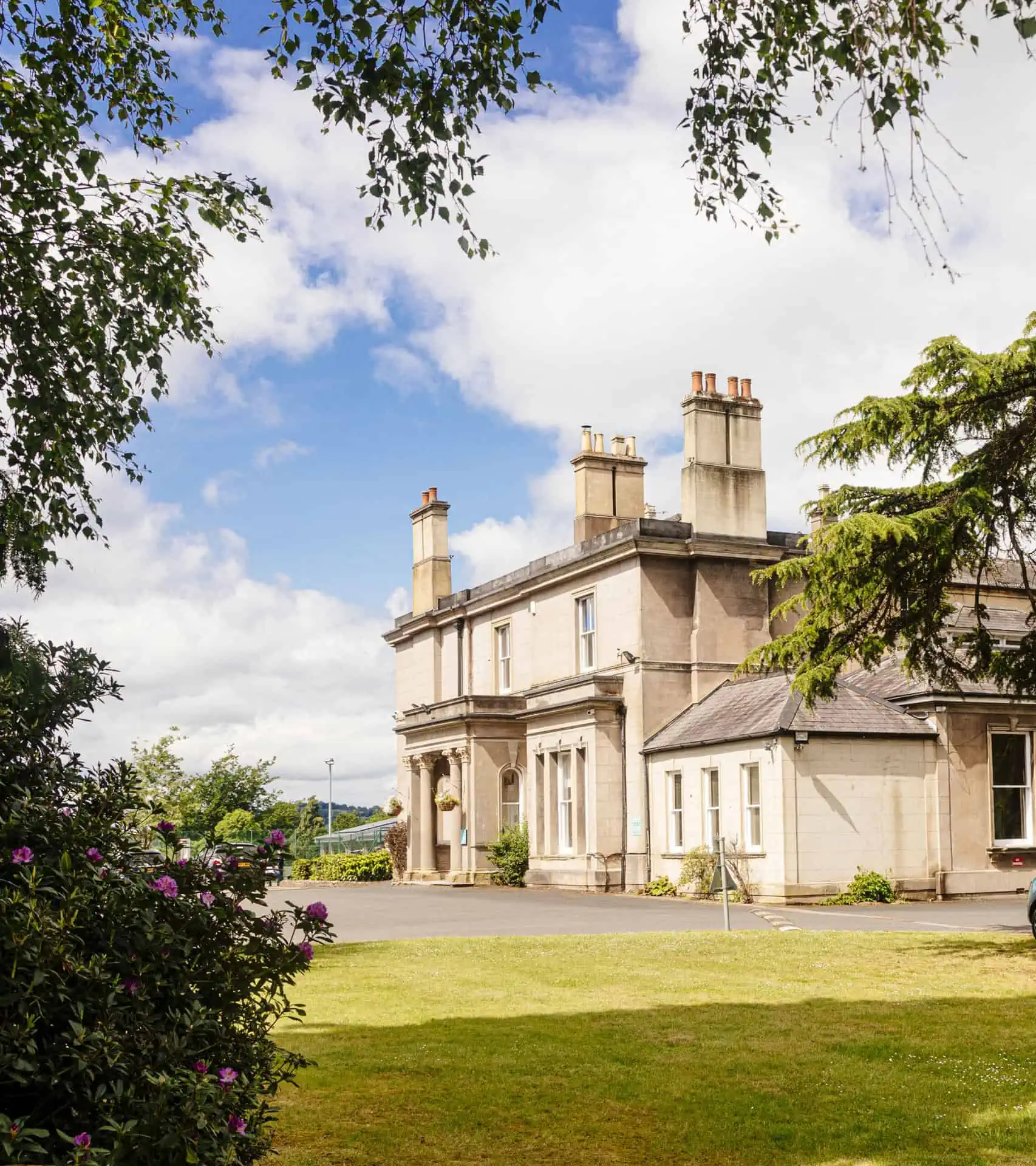 Exterior of Heathfield Knoll School