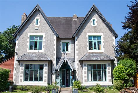 Exterior of Kimichi School