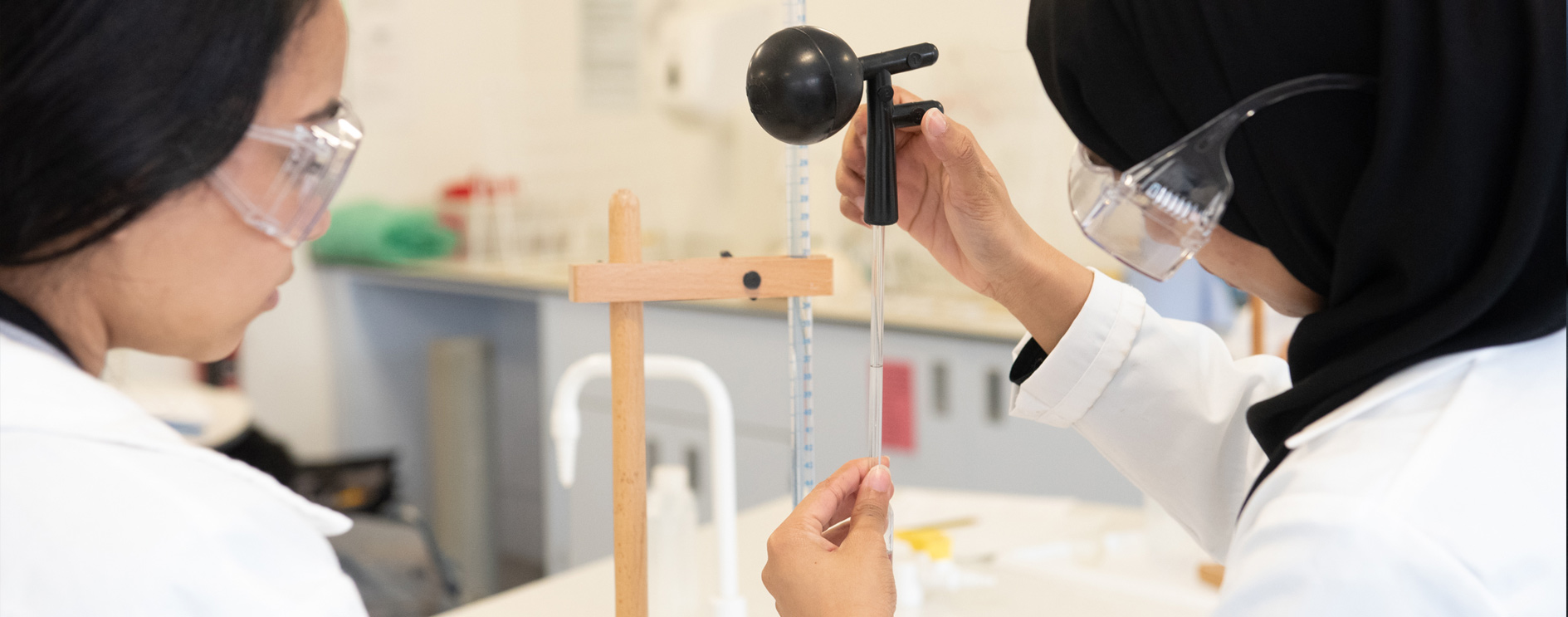 King Edward VI Handsworth School science lesson
