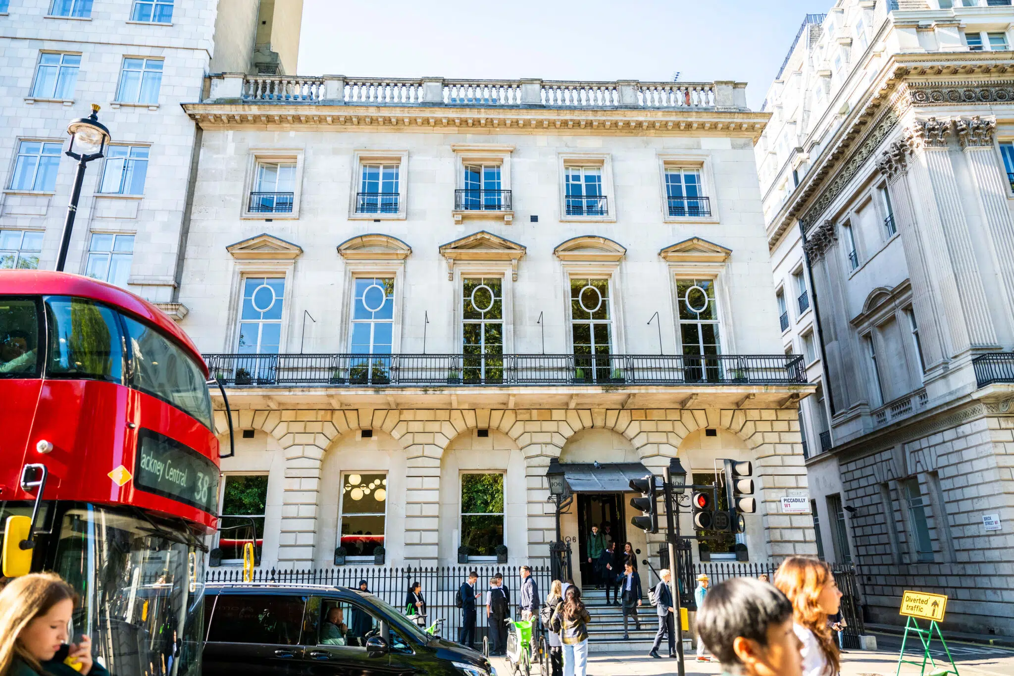 Exterior of London Park School Mayfair and London Park School Sixth