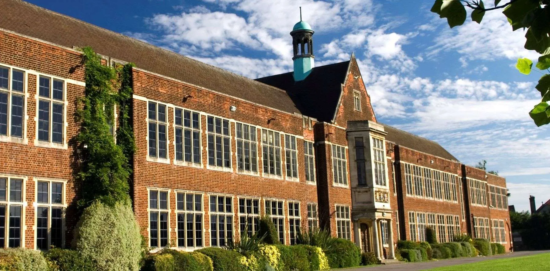 Exterior of Menorah Grammar School