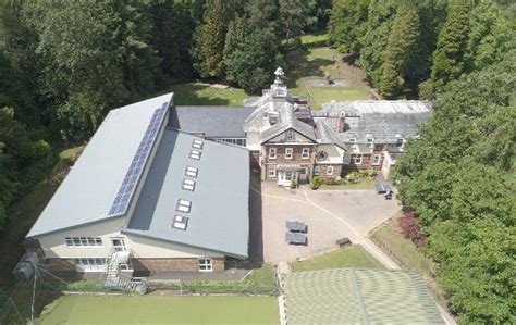 Exterior of OneSchool Global UK - Hindhead Campus
