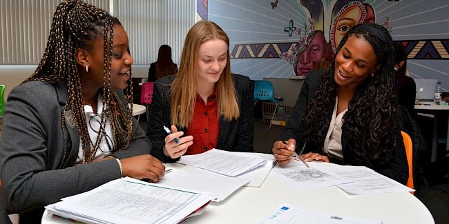 The Rochester Grammar School science lesson