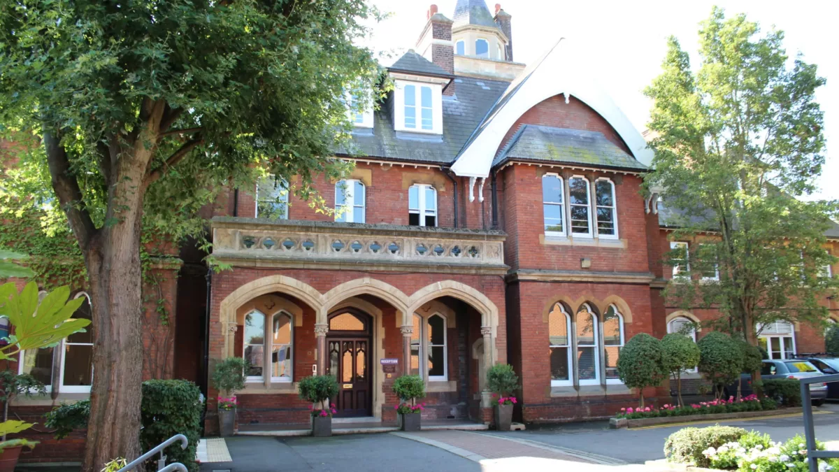 Exterior of Sydenham & Dulwich Girls GDST