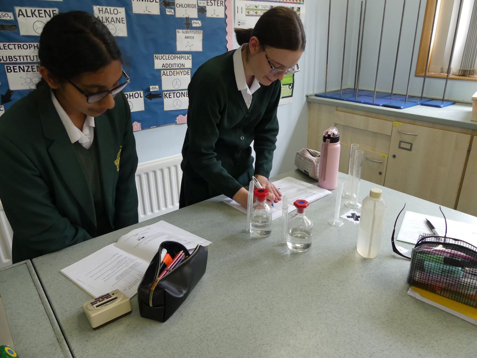 Upton Hall School FCJ science lesson